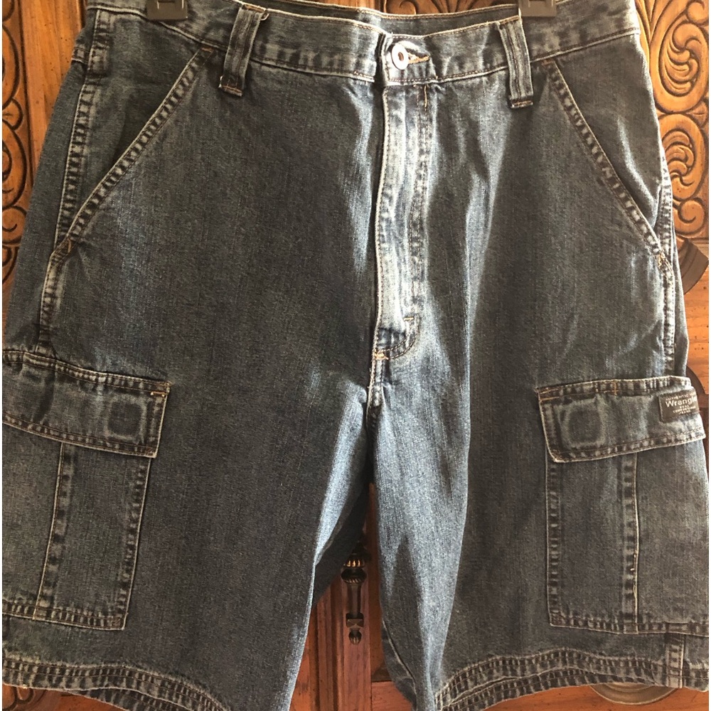 Men’s Denim Jean wrangler shorts.